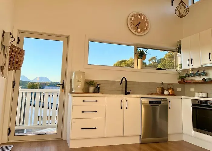 Viola - Seaside Retreat