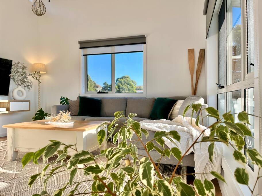 Viola - Seaside Retreat Holiday home