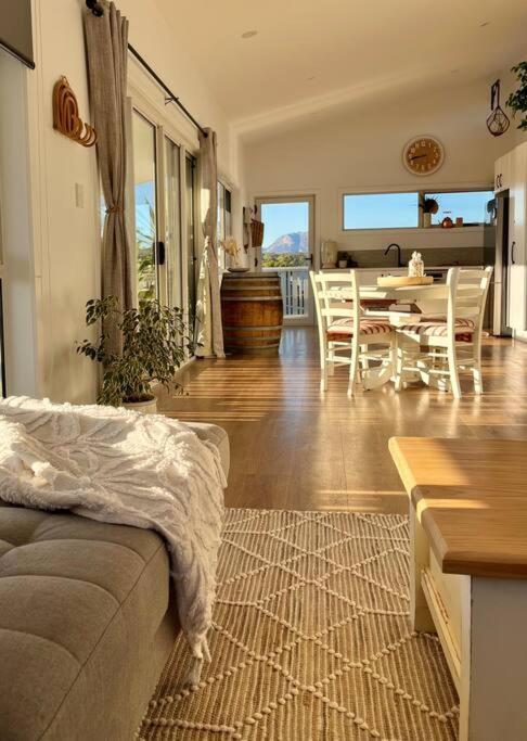 Viola - Seaside Retreat Holiday home Coles Bay
